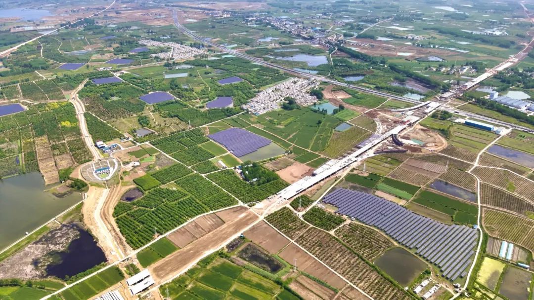 闲置坑塘变身“聚光盆”|壹号娱乐PG科技安徽肥东一期134MW项目成功并网发电！