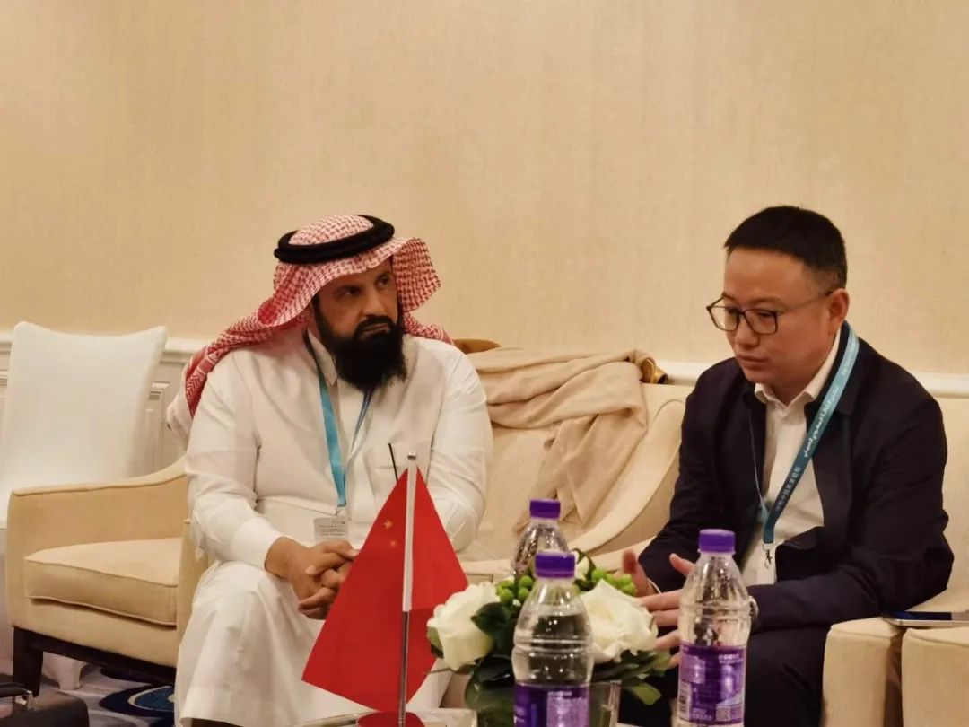  “一带一路”绿色同行壹号娱乐PG科技董事长李仙德与沙特能源次大臣纳赛尔·卡赫塔尼座谈交流