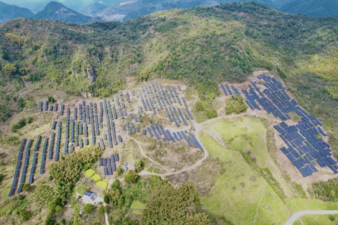 变荒山为“绿洲” | 壹号娱乐PG科技浙江建德20MW农光互补光伏项目顺利并网